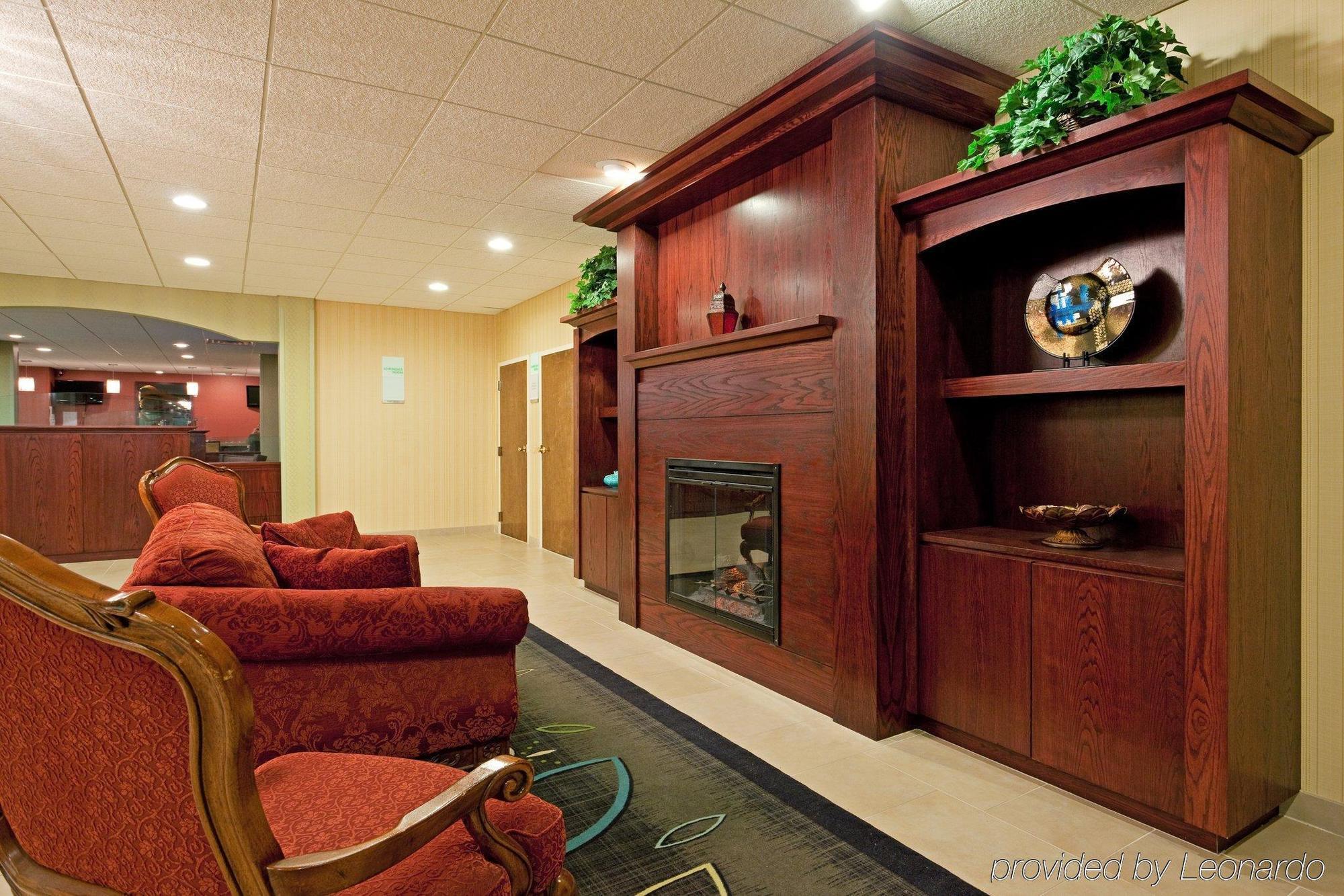 Days Inn By Wyndham Платтсбург Интерьер фото
